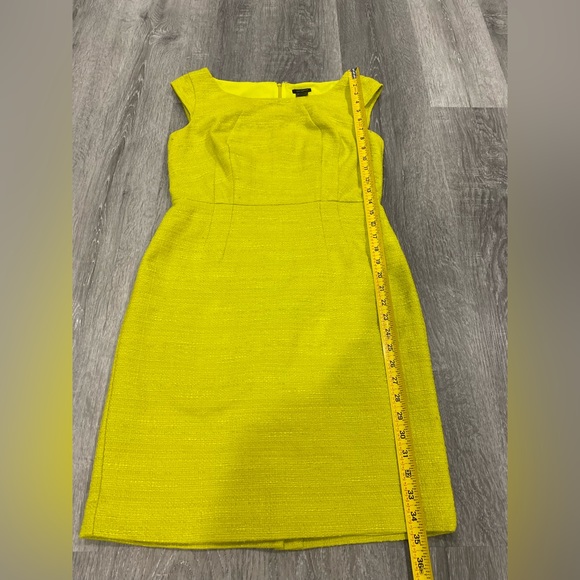 Ann Taylor 2 Lime Green Women's Solid Texture Short Sleeve Dress. - Picture 5 of 7